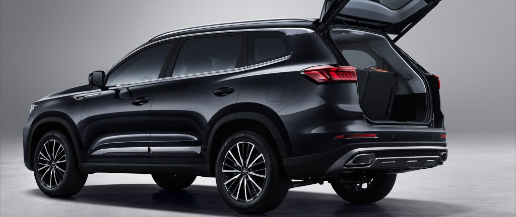 Automatic sensing tail door